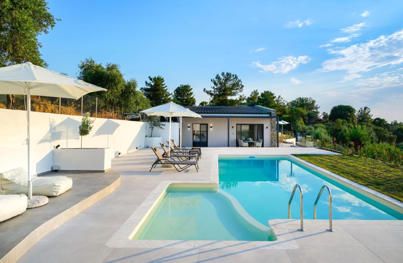 Videre Luxury Suites 포토스 외부 사진